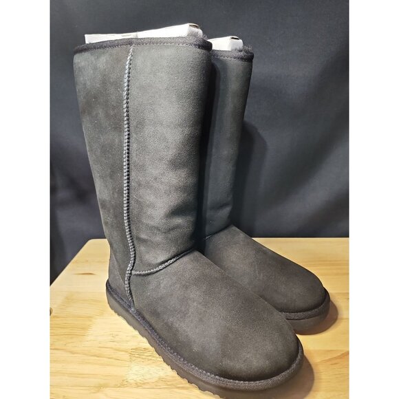 UGG  boot w classic tall II size 8 - Picture 1 of 6